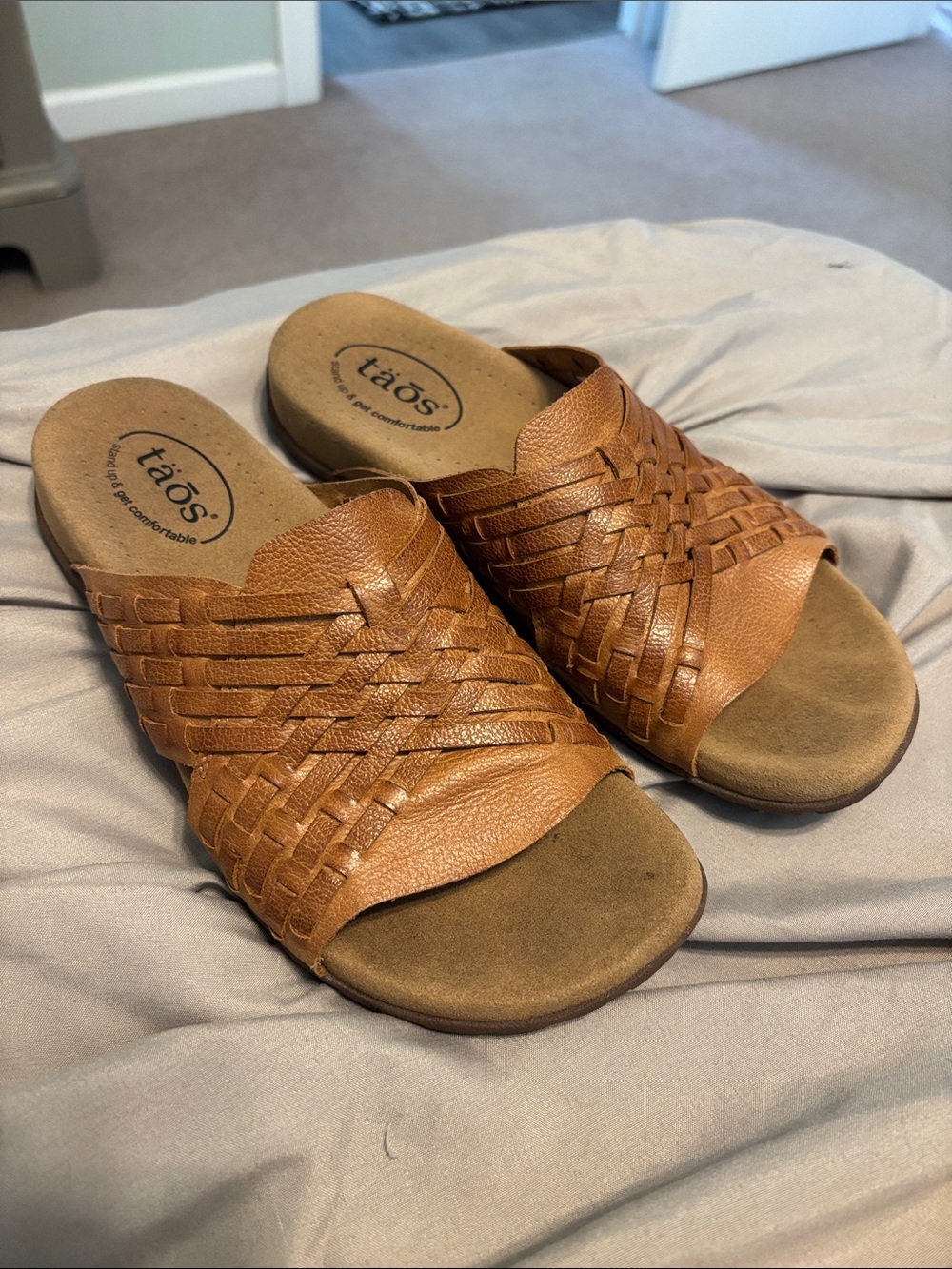 Taos Guru Footwear Women’s Brown Woven Leather Slide